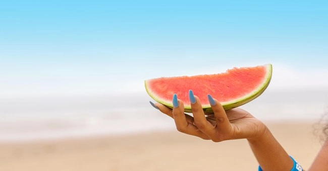 14 Strawberry Lemonade Nail Ideas for a Tart Summer Mani